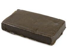 Hashish Charas w Formie Tabliczki o Intensywnym Kolorze 