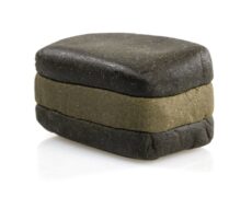 Wafer hashish w postaci warstwowego panetto o gładkiej powierzchni 