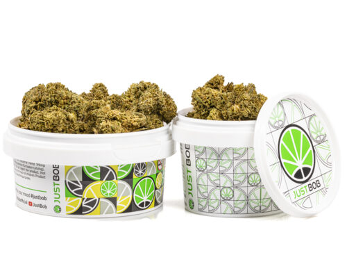 wysokiej jakosci kwiaty zkittles cbd w zamknietym bialym pudelku dla zachowania swiezosci